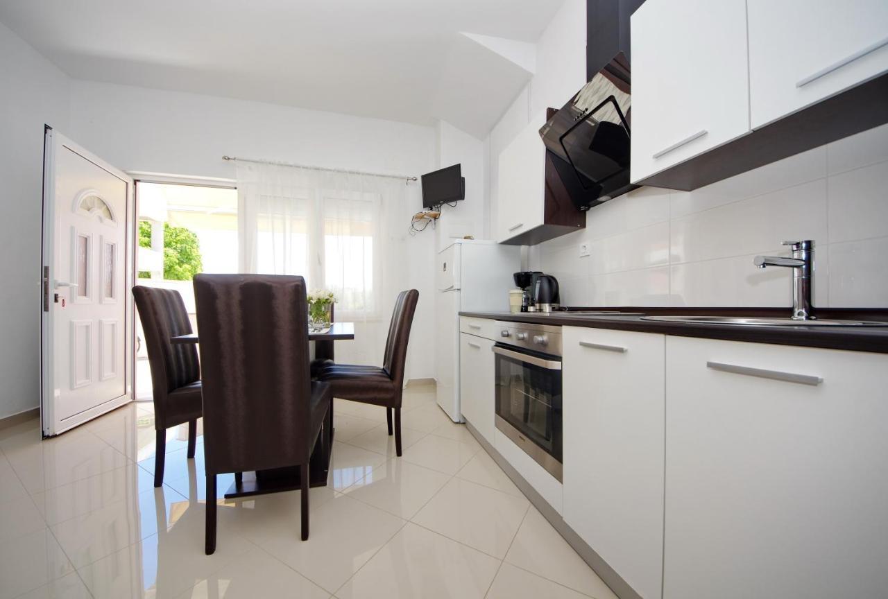 Apartmani Emili Sukošan Buitenkant foto