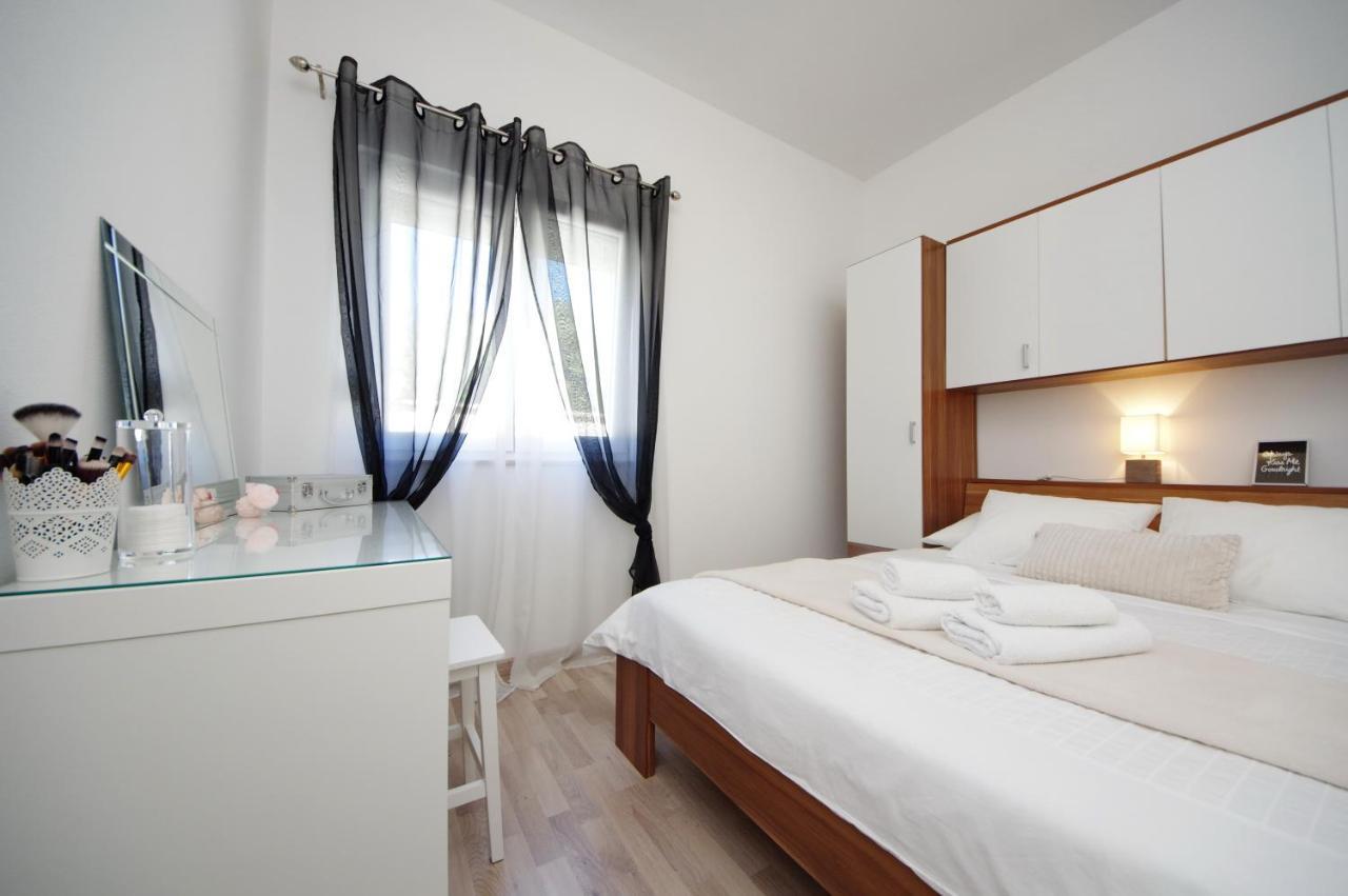 Apartmani Emili Sukošan Buitenkant foto