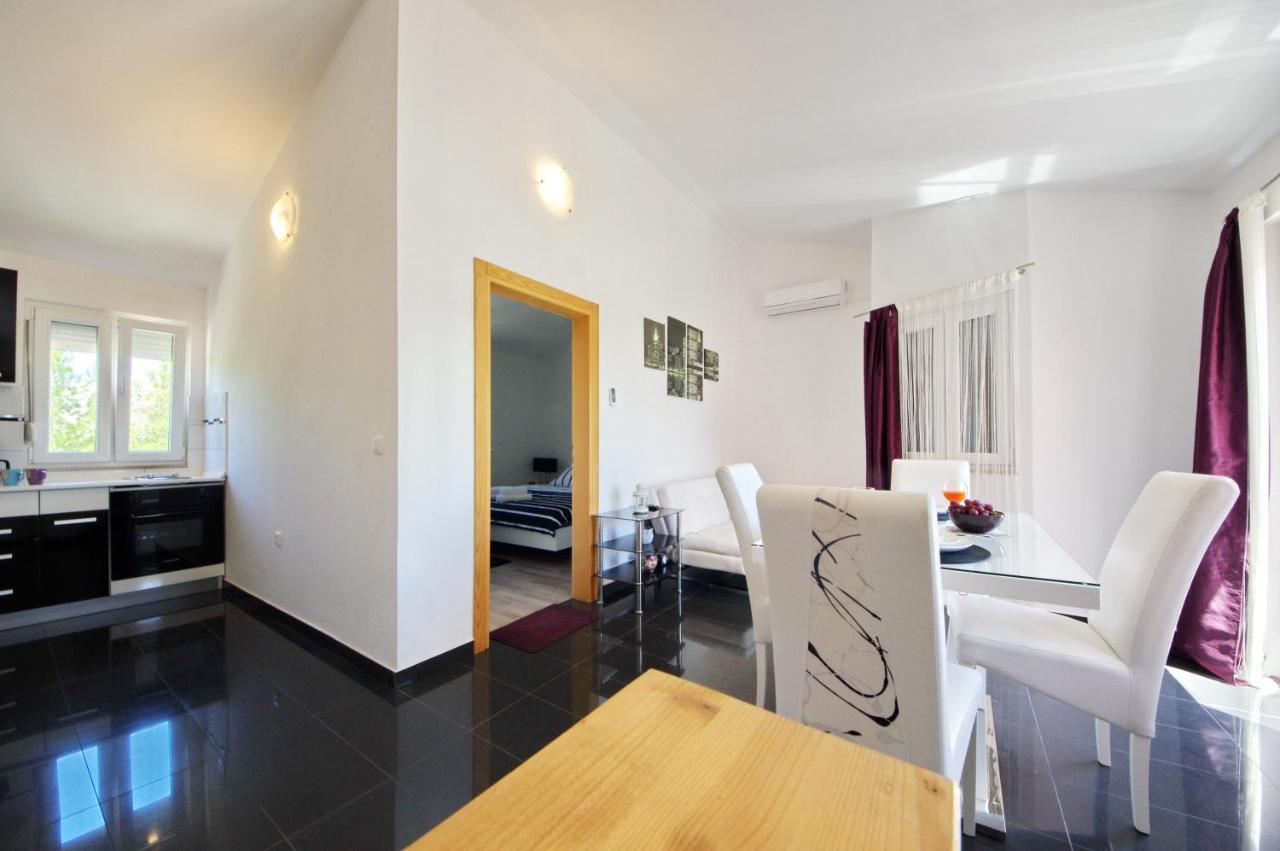 Apartmani Emili Sukošan Buitenkant foto