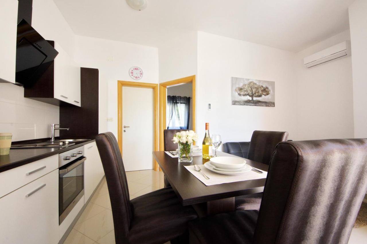 Apartmani Emili Sukošan Buitenkant foto